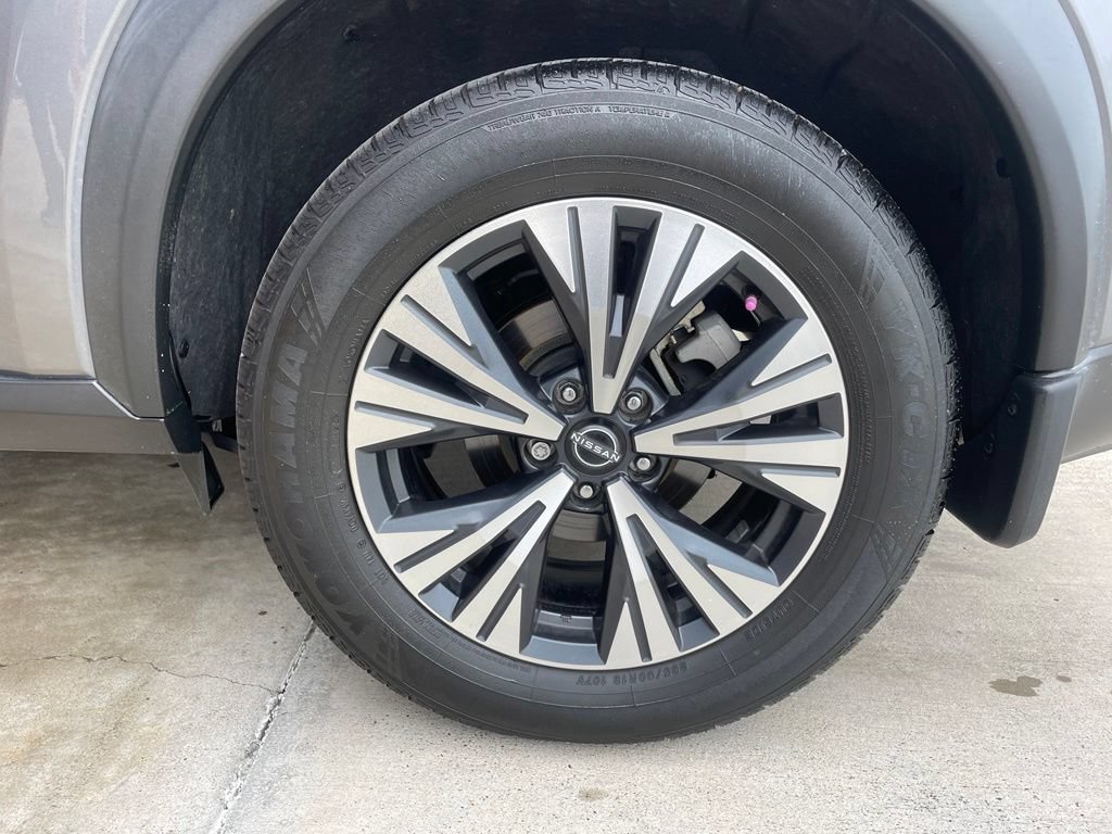 Certified 2022 Nissan Rogue SV w/ SV Premium Package FWD image 18