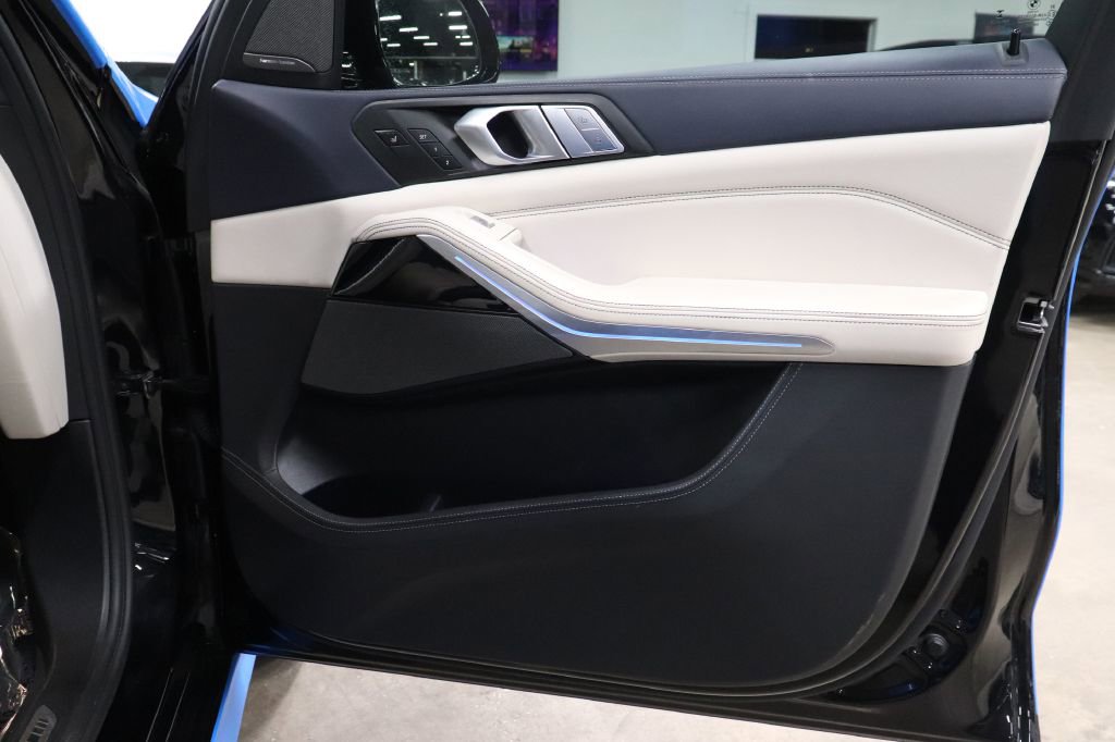 Used 2020 BMW X7 M50i w/ Dynamic Handling Package image 23