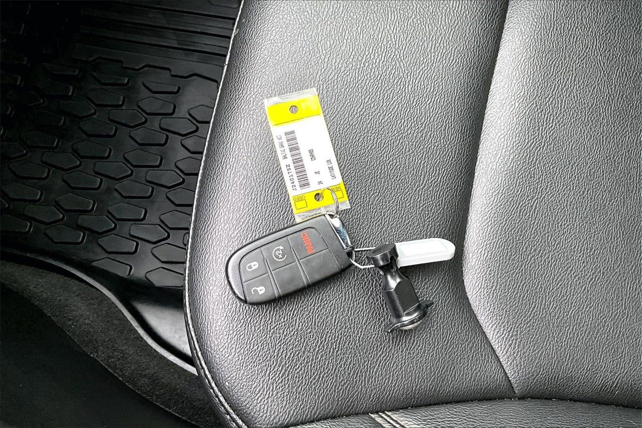 Certified 2024 Jeep Compass Latitude w/ Sun and Sound Group image 32