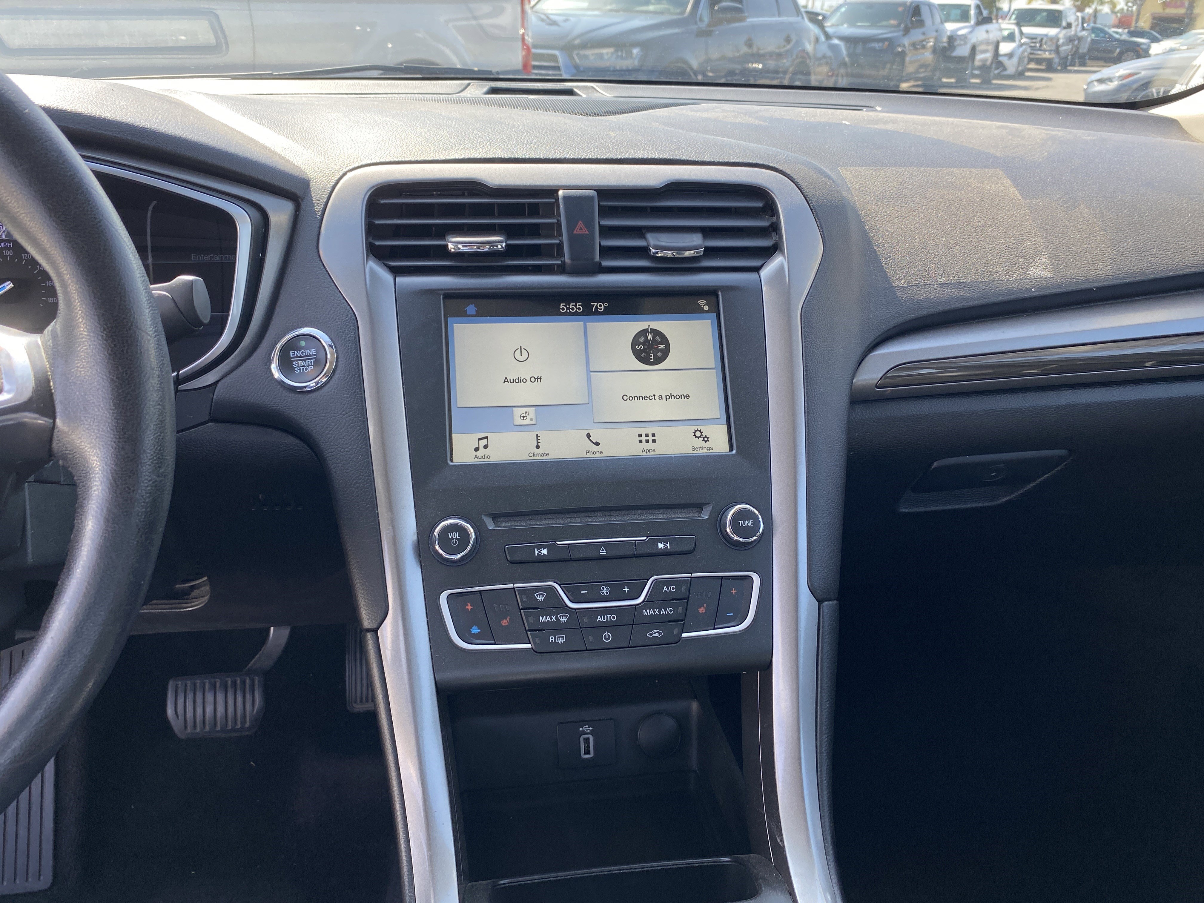 Used 2018 Ford Fusion SE w/ Equipment Group 602A FWD image 14