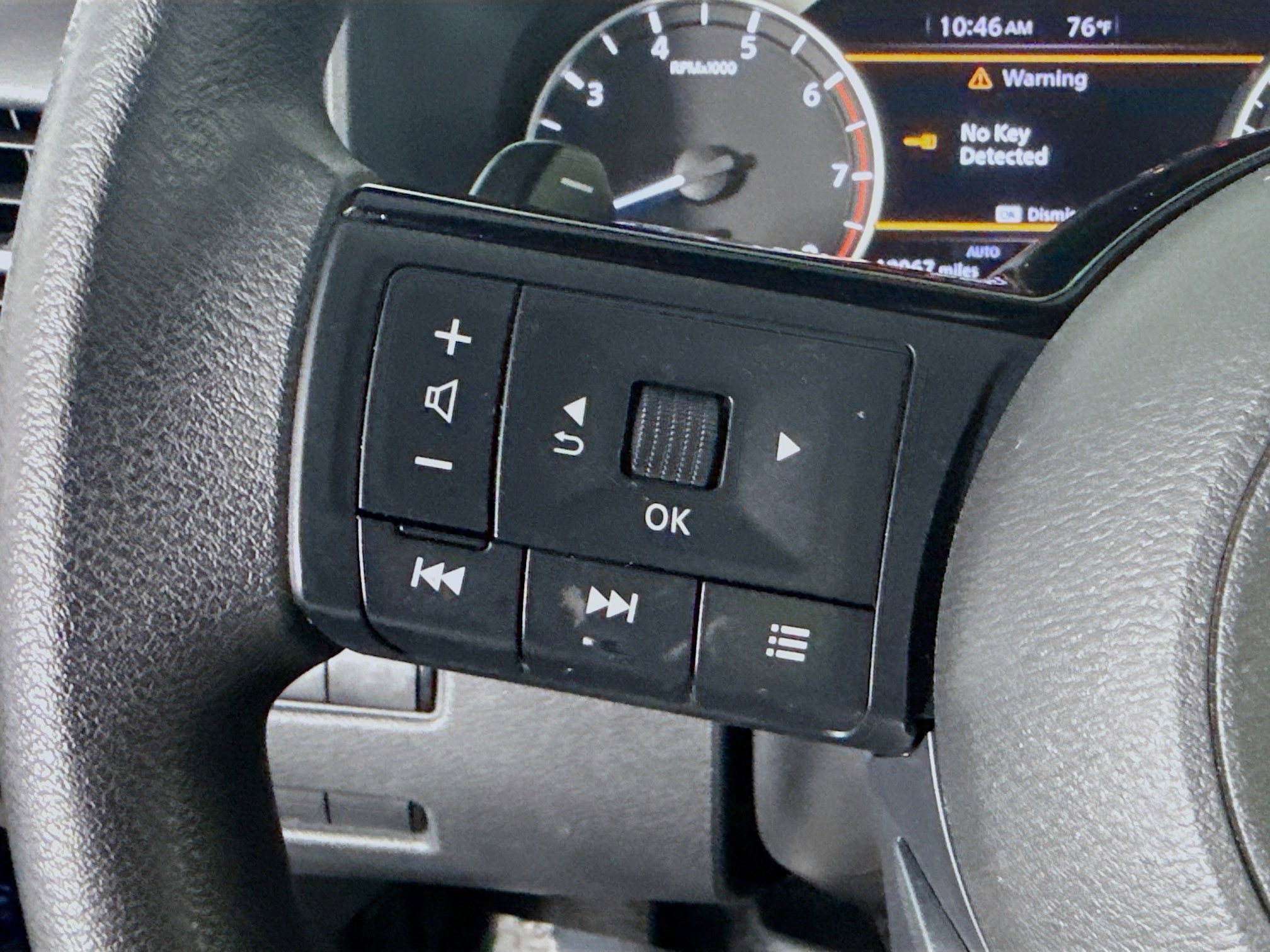 Used 2023 Nissan Rogue SV image 14