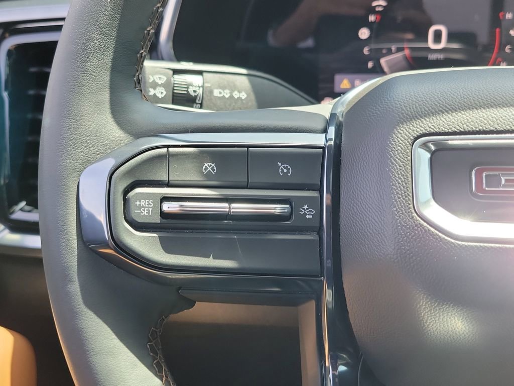 Used 2023 GMC Canyon AT4 w/ AT4 Premium Package AWD/4WD image 5