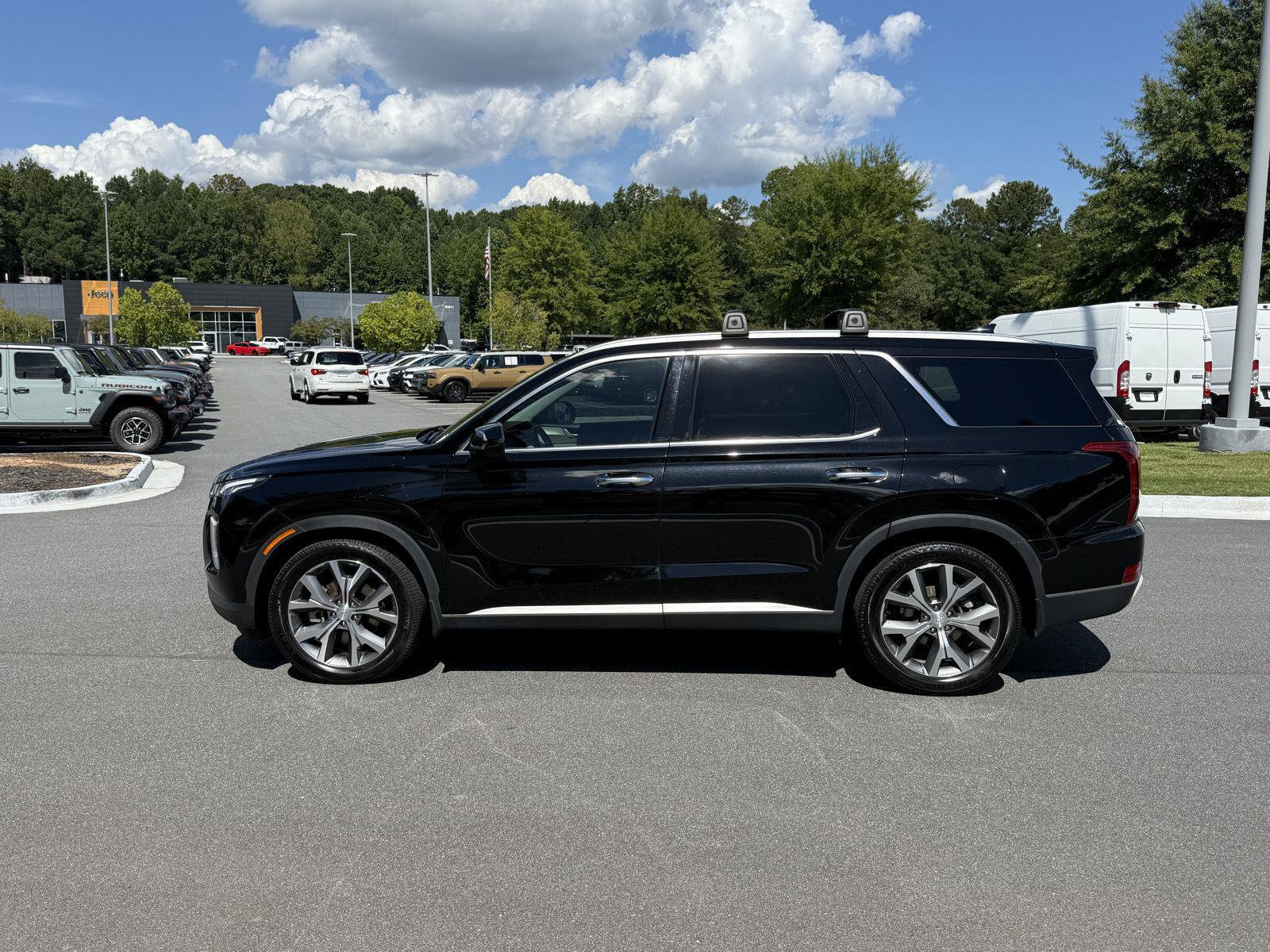 Used 2022 Hyundai Palisade SEL w/ Premium Package FWD image 2