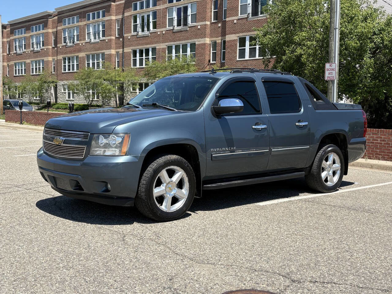 Used 2011 Chevrolet Avalanche LT w/ Luxury Package AWD/4WD image 1