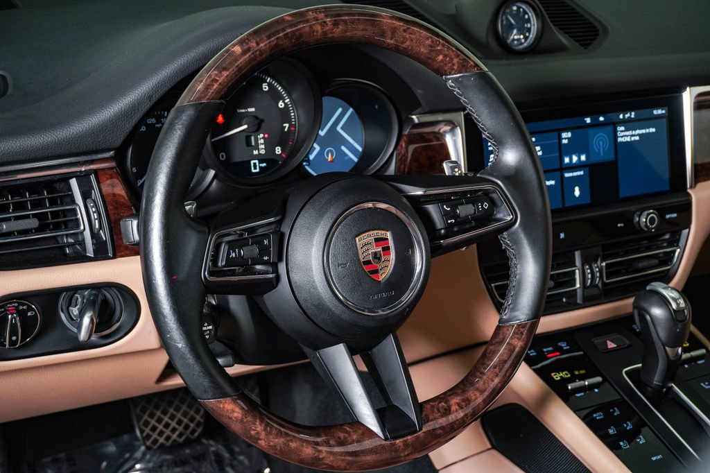 Used 2023 Porsche Macan Turbo AWD/4WD image 18