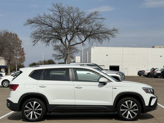 Used 2024 Volkswagen Taos SE image 3
