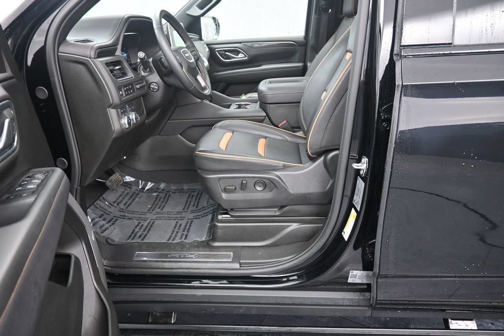 Used 2024 GMC Yukon AT4 w/ AT4 Premium Package AWD/4WD image 32