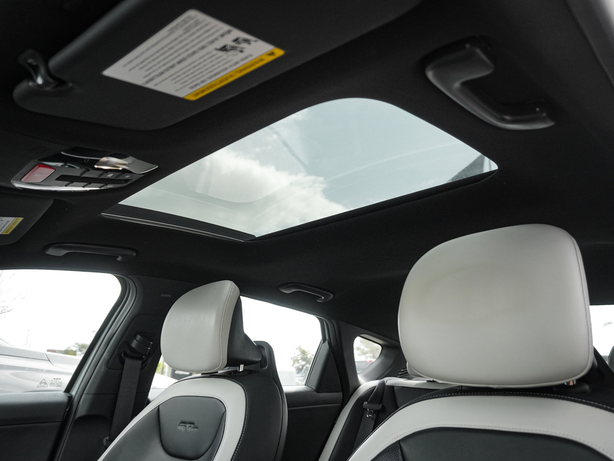 Used 2025 Kia K4 GT-Line w/ GT-Line Premium Package image 29