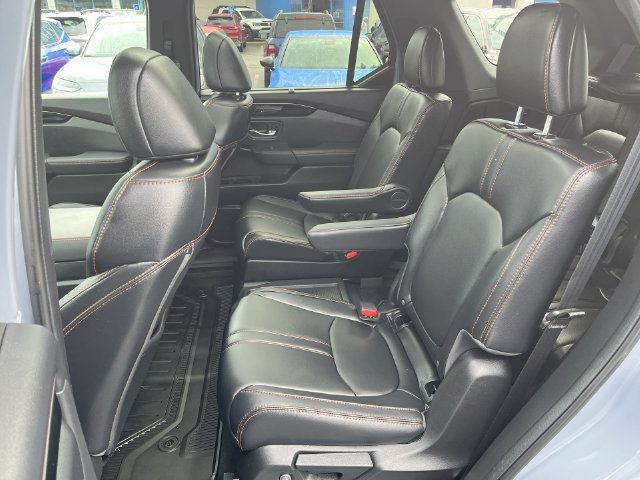 Used 2025 Honda Pilot TrailSport image 25