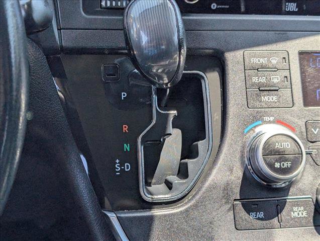 Used 2019 Toyota Sienna SE w/ SE Preferred Package FWD image 12