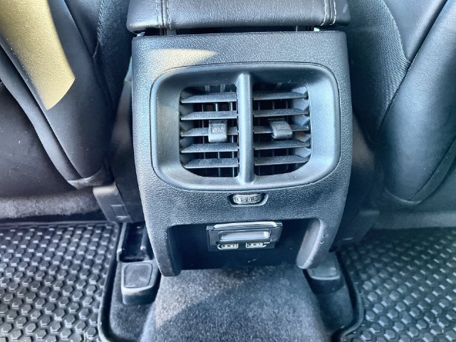 Used 2019 Jeep Cherokee Latitude Plus w/ Cold Weather Group AWD/4WD image 29