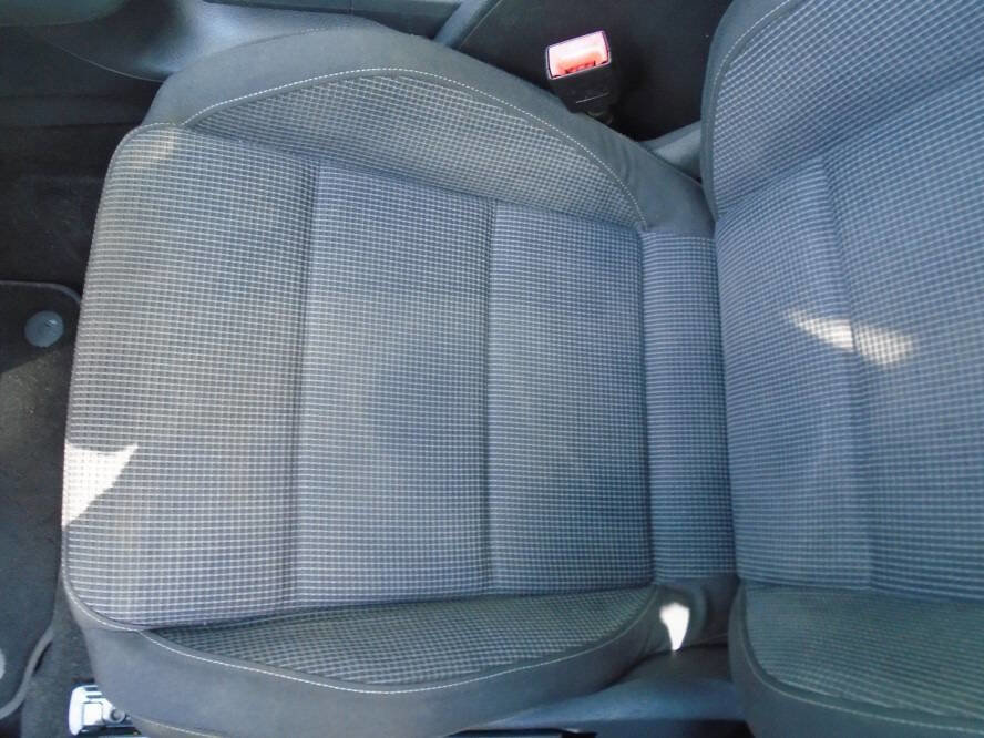 Used 2014 Volkswagen Golf 4-Door FWD image 15