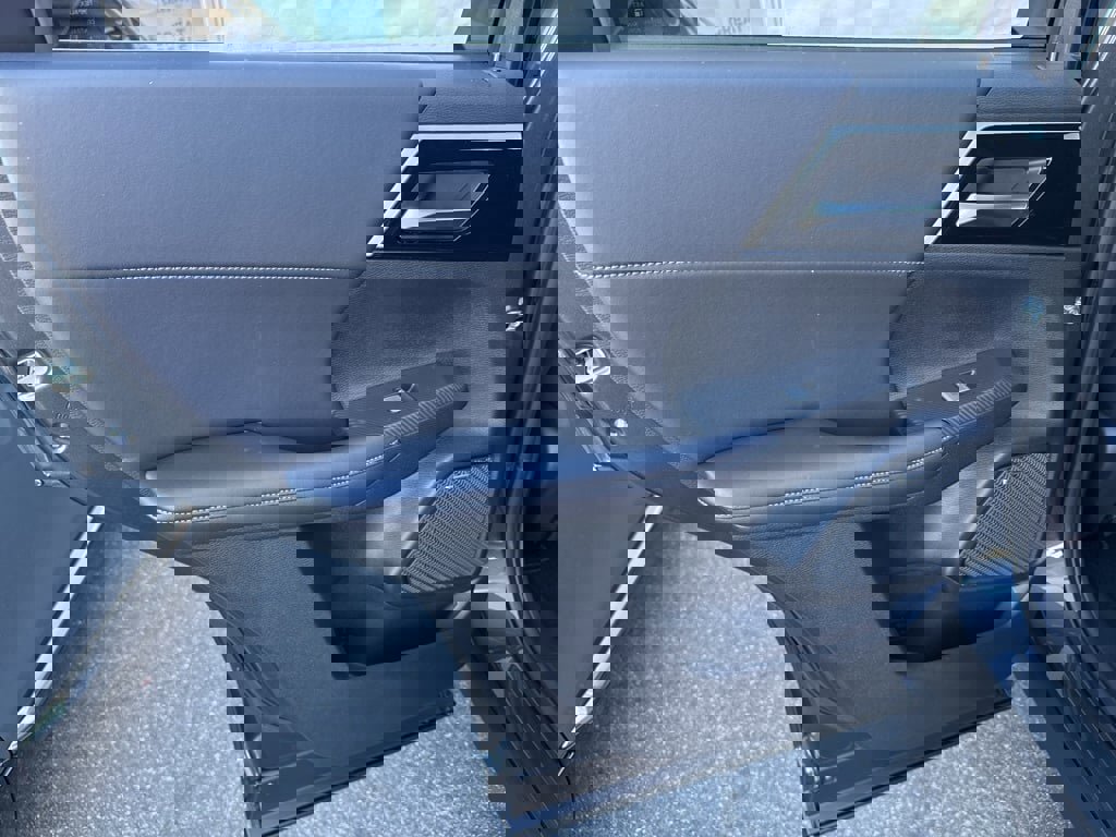 New 2025 Mitsubishi Outlander SE image 31