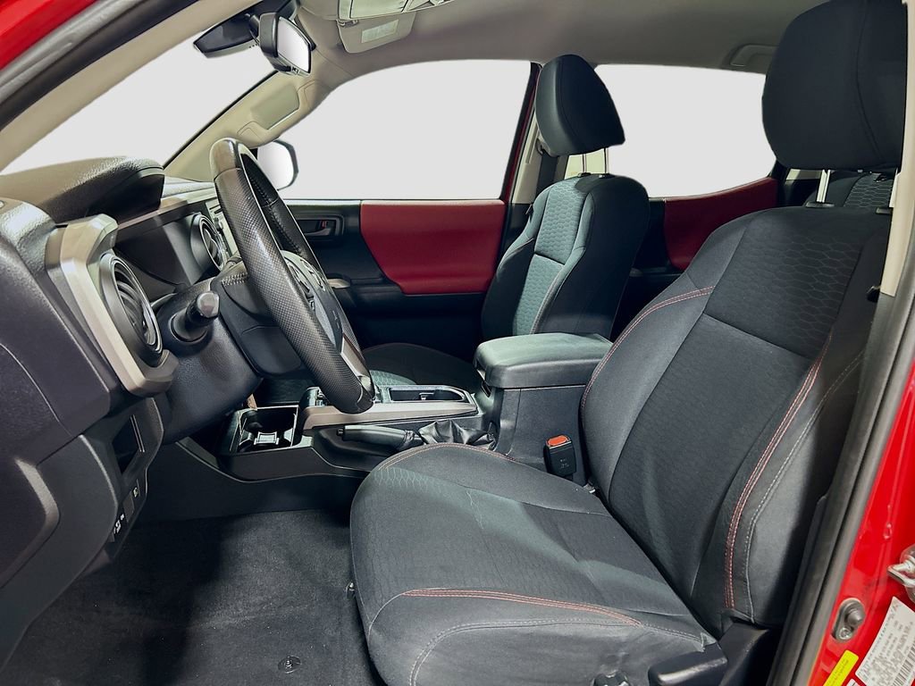 Used 2018 Toyota Tacoma SR5 RWD image 17