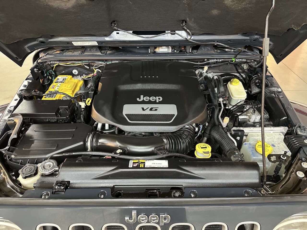 Used 2016 Jeep Wrangler Unlimited Sahara w/ Max Tow Package image 7