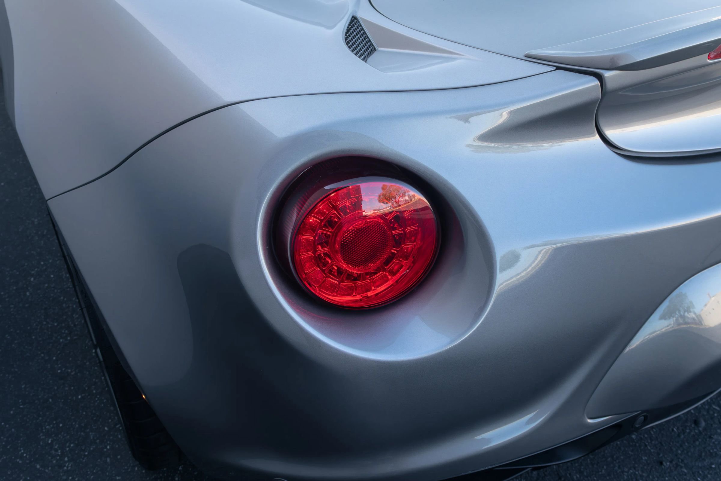 Used 2015 Alfa Romeo 4C Coupe w/ Leather Interior Group RWD image 25