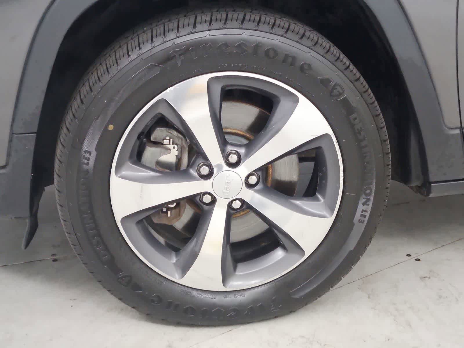 Used 2019 Jeep Cherokee Limited AWD/4WD image 13