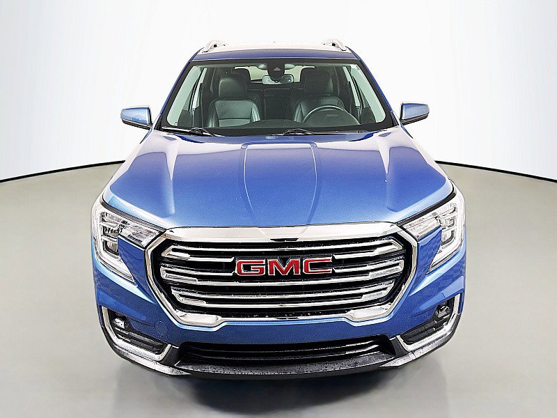 Used 2024 GMC Terrain SLT image 2