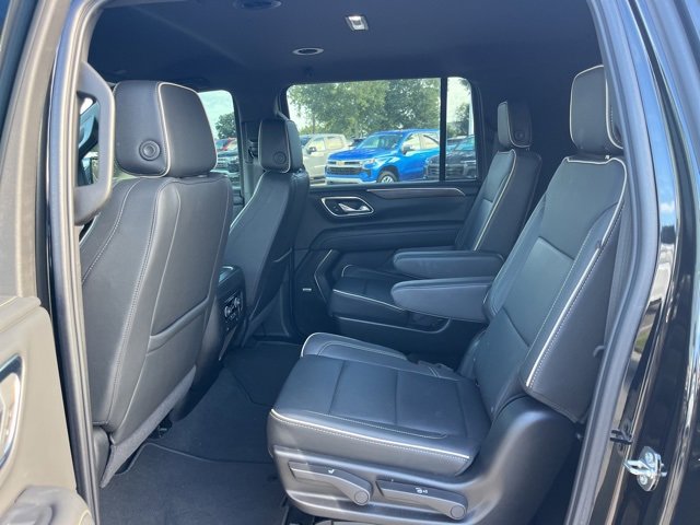 Used 2024 Chevrolet Suburban Premier image 32