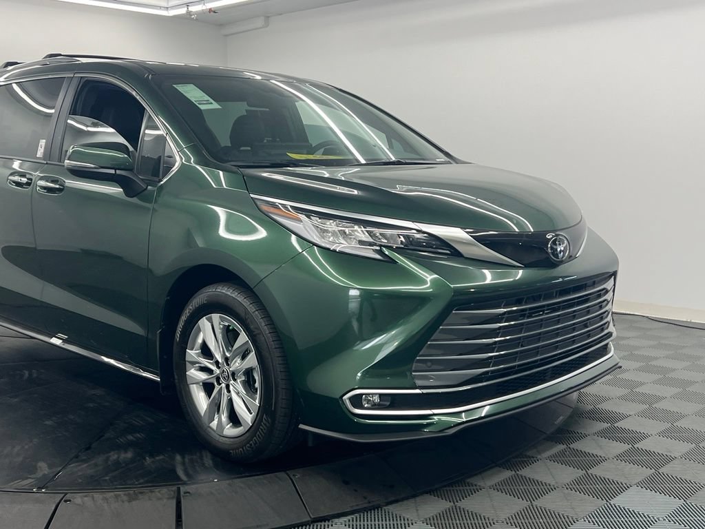 Used 2026 Toyota Sienna Limited FWD image 5