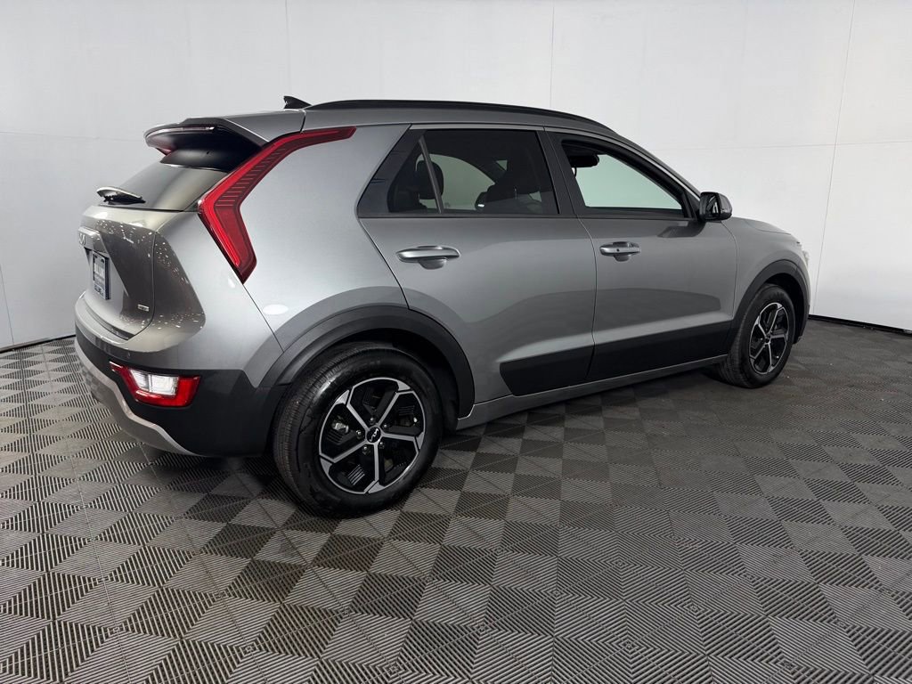 Used 2025 Kia Niro EX image 8