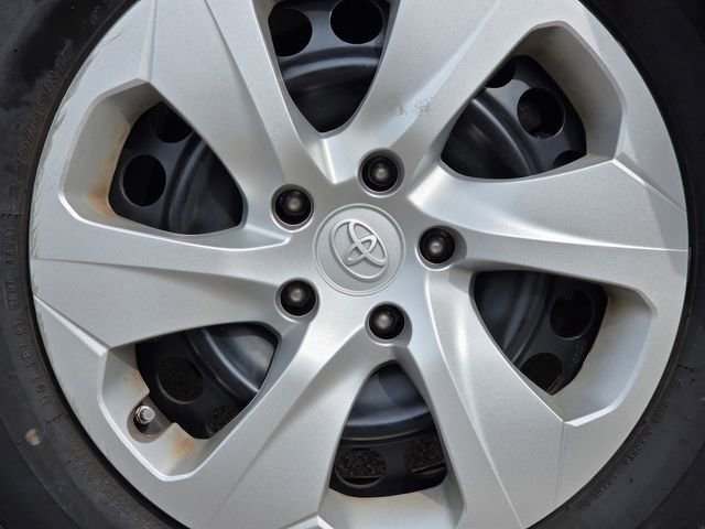 Used 2019 Toyota RAV4 LE FWD image 20