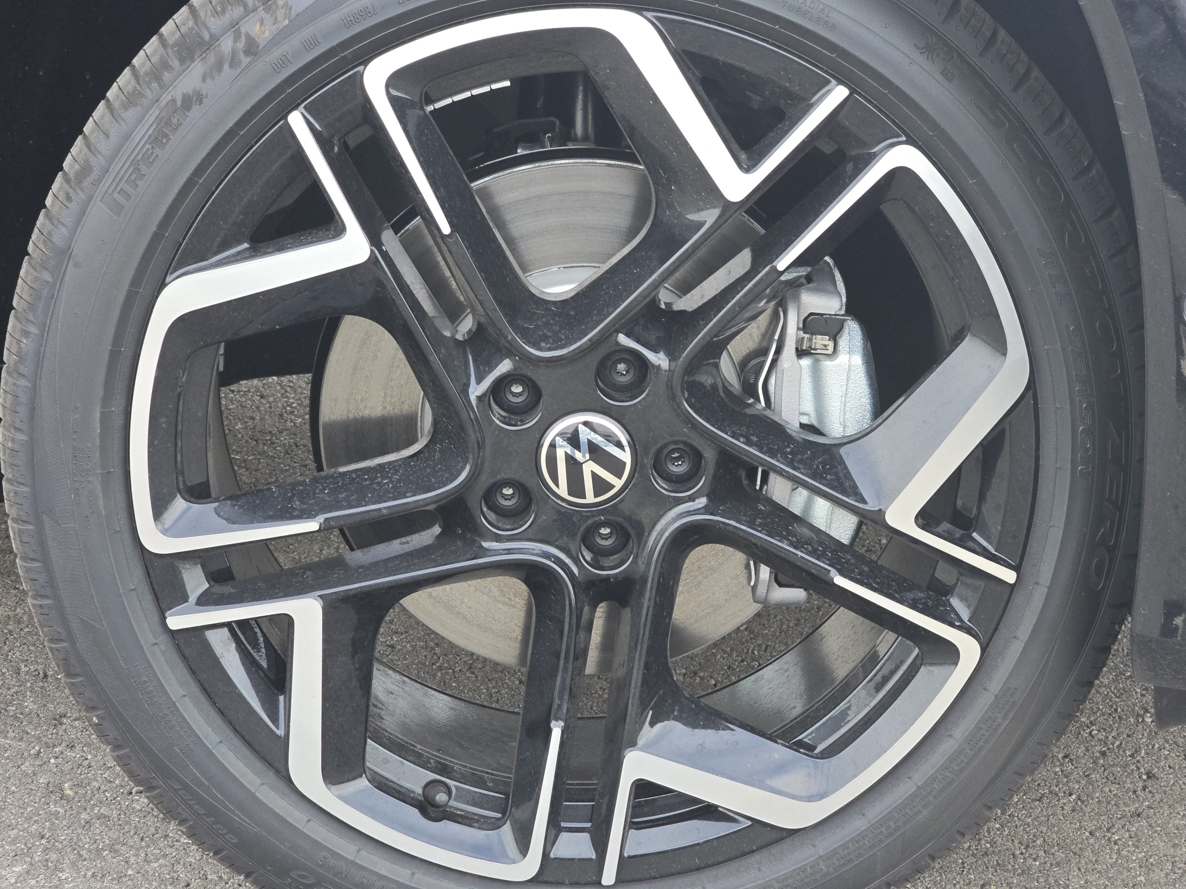 New 2026 Volkswagen Tiguan SEL R-Line AWD/4WD image 18