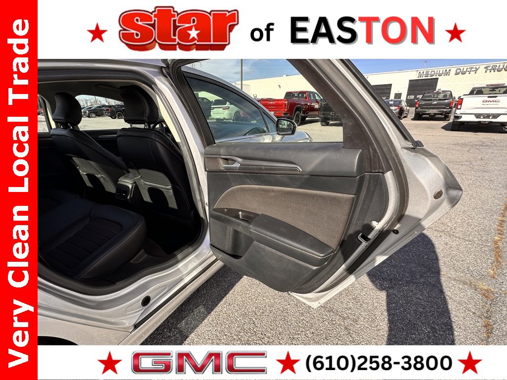 Used 2017 Ford Fusion SE w/ Equipment Group 201A image 13