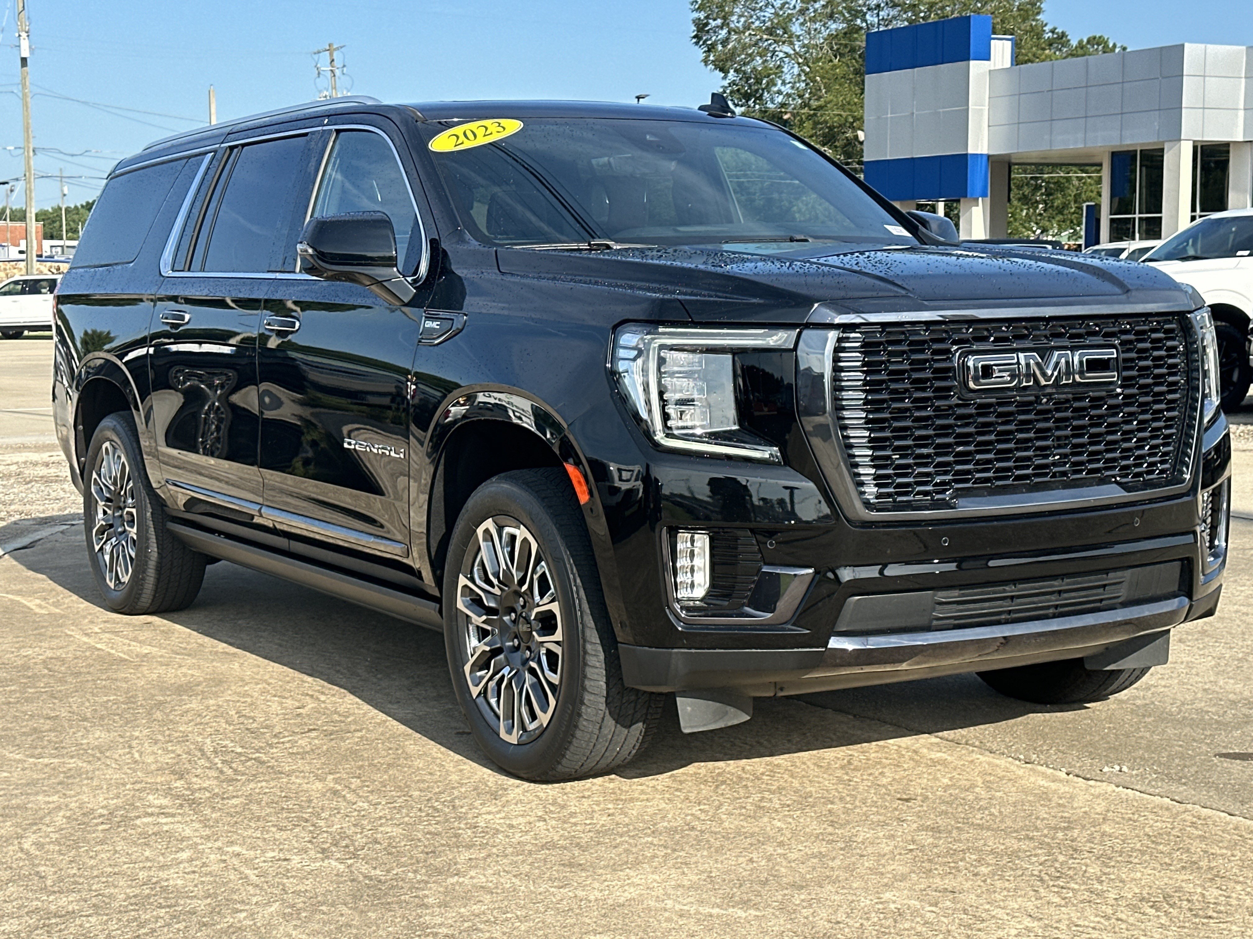 Certified 2023 GMC Yukon XL Denali Ultimate AWD/4WD image 3