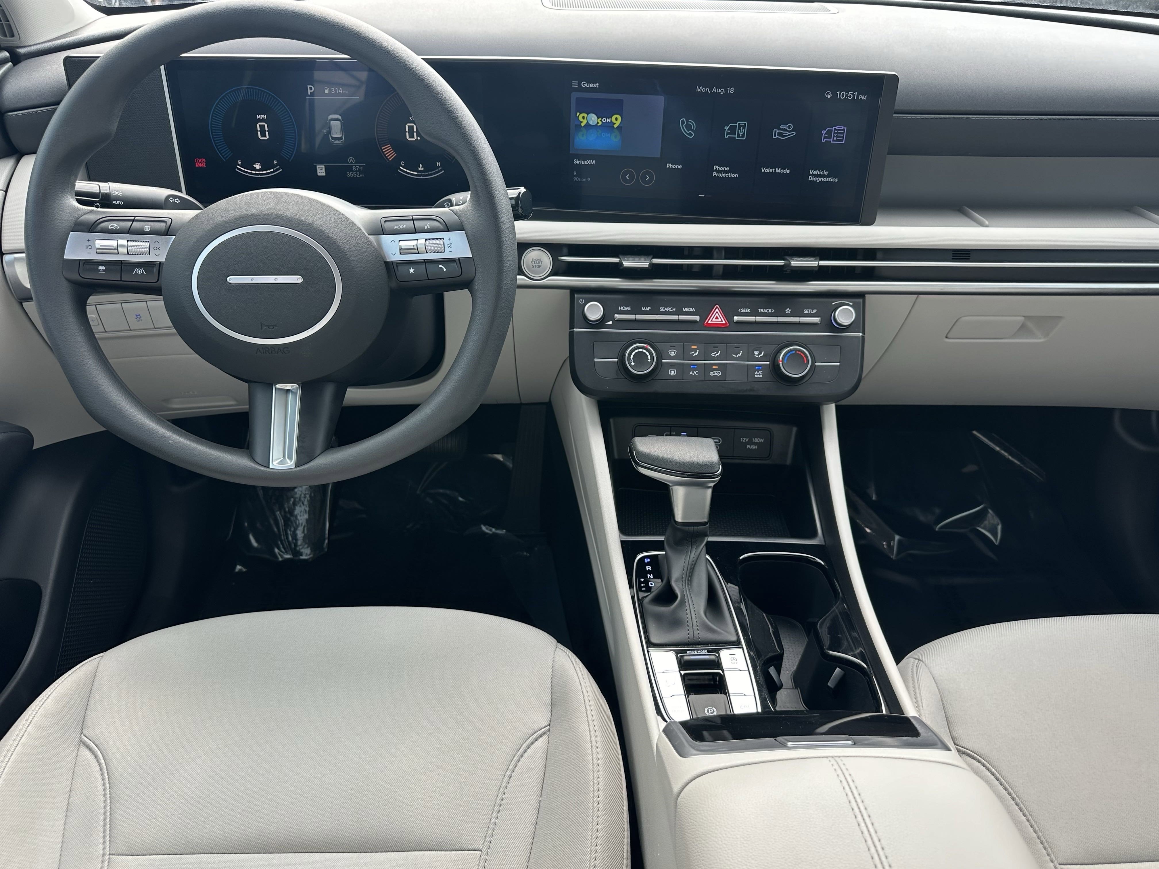 Used 2025 Hyundai Tucson SE image 23