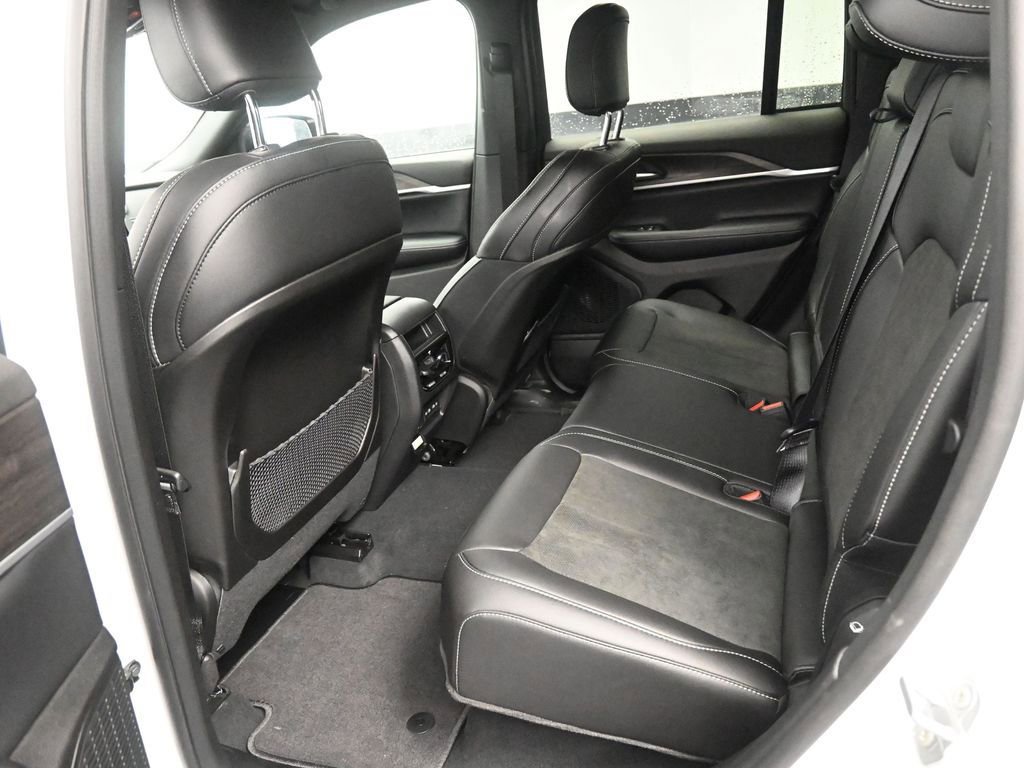 New 2026 Jeep Grand Cherokee Altitude image 11