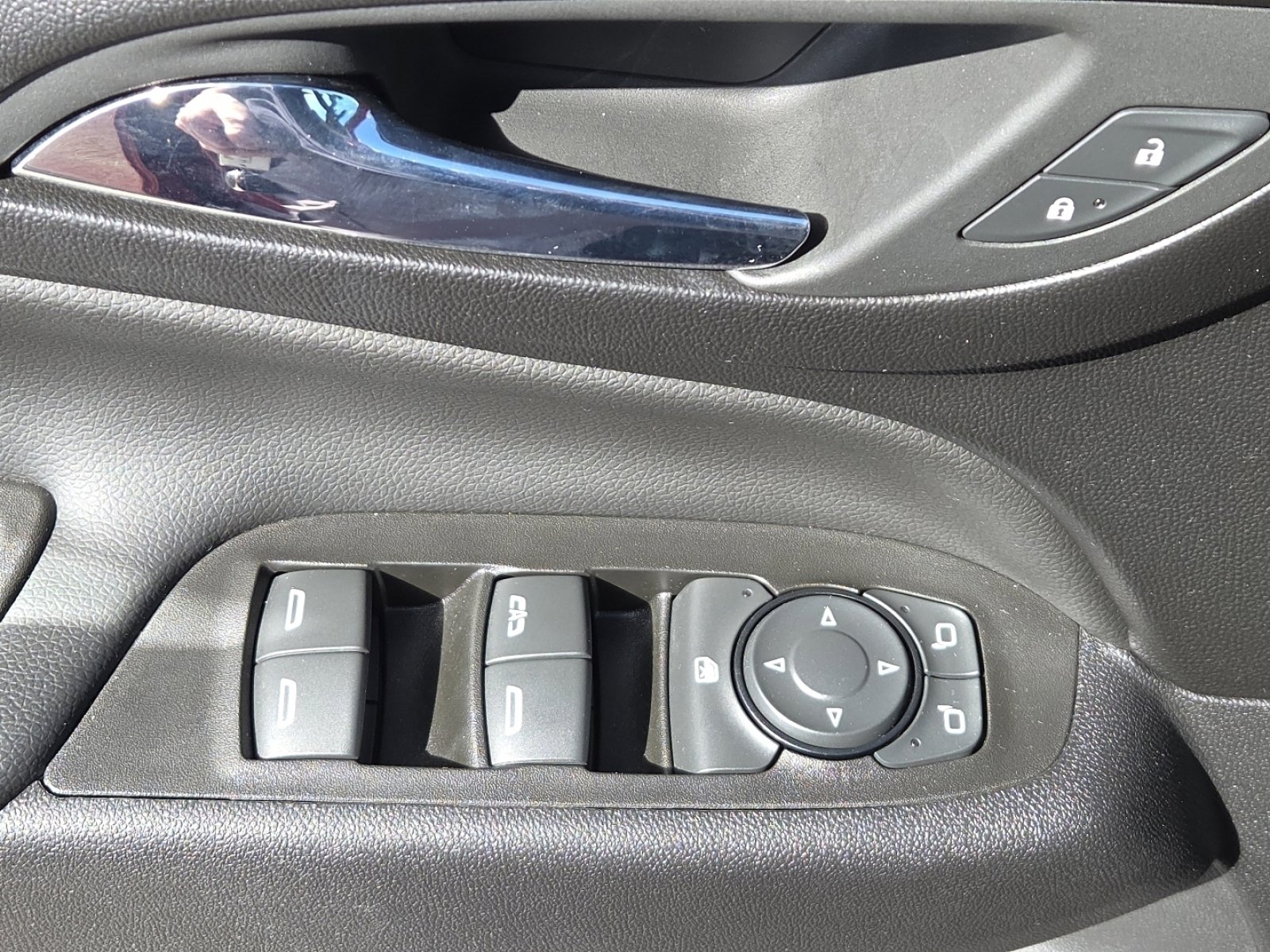 Used 2023 Chevrolet Equinox LT image 28