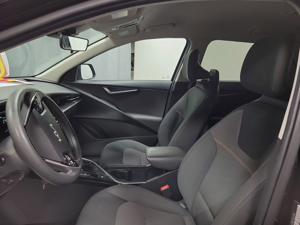 Used 2024 Kia Niro LX image 12