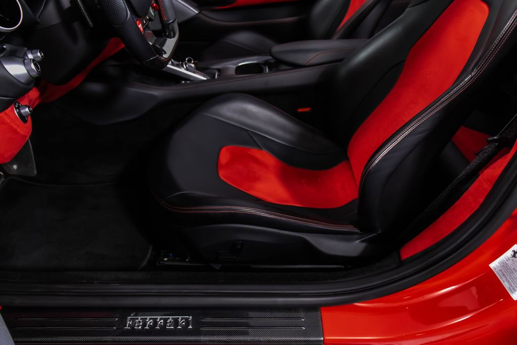 Used 2019 Ferrari Portofino RWD image 43