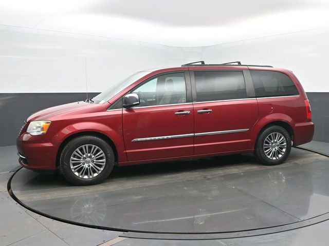 Used 2014 Chrysler Town & Country Touring-L w/ Driver Convenience Group image 2