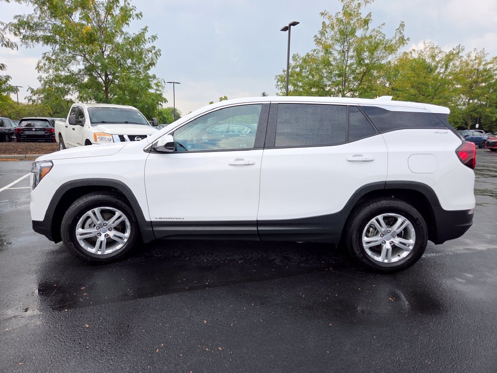 Used 2023 GMC Terrain SLE FWD image 17