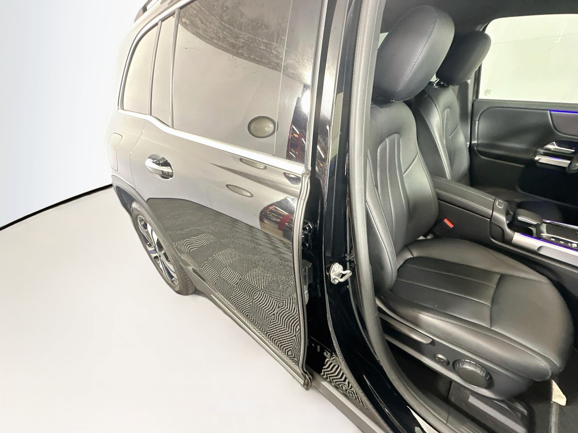 Used 2022 Mercedes-Benz EQB 350 4MATIC image 28
