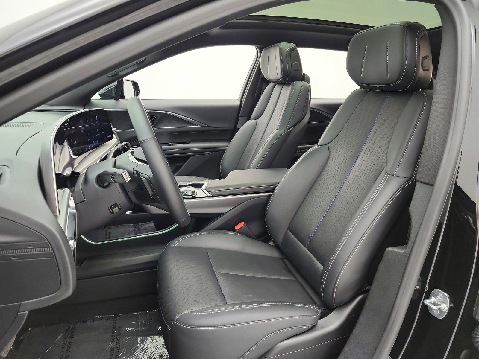 Used 2024 Cadillac Lyriq Luxury image 13