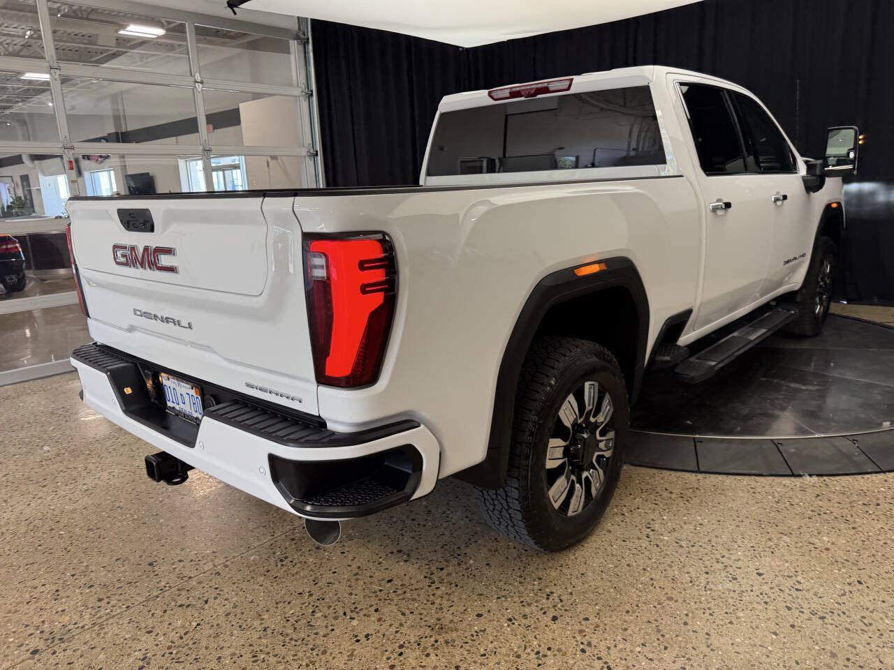 Used 2026 GMC Sierra 2500 Denali w/ Denali Reserve Package AWD/4WD image 8