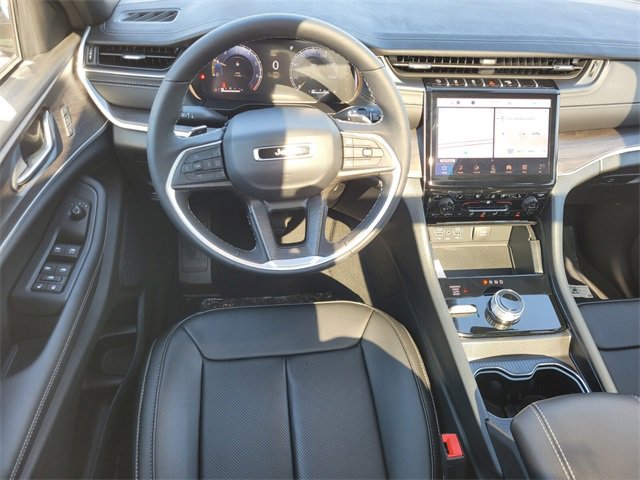 New 2025 Jeep Grand Cherokee Limited w/ Luxury Tech Group II image 8