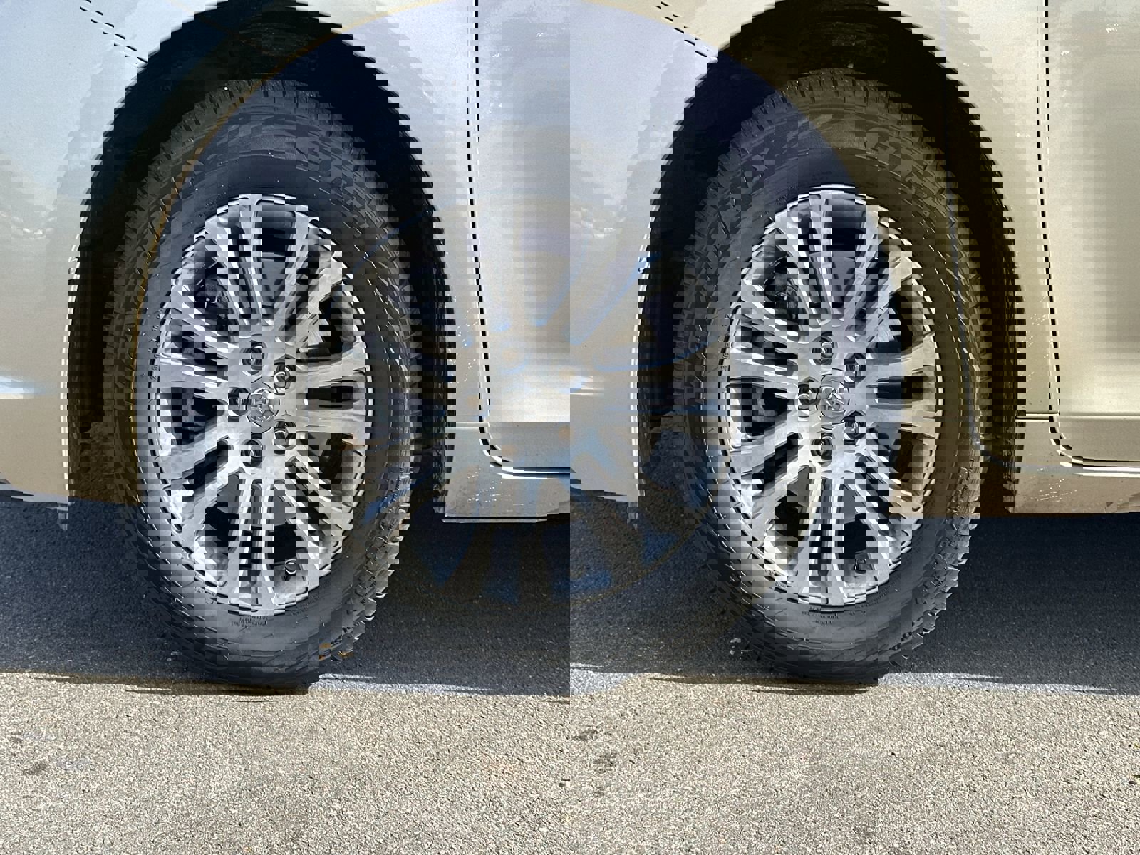 Used 2014 Toyota Sienna XLE image 26