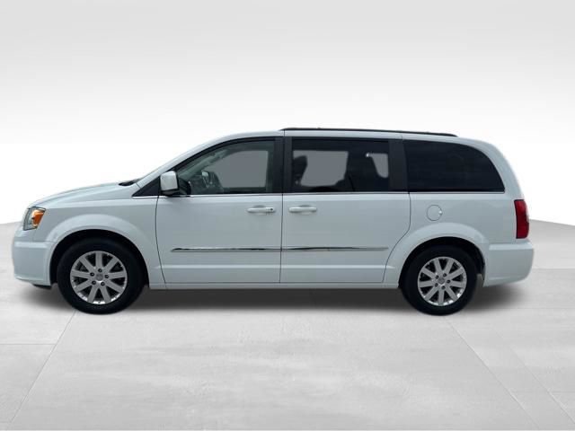Used 2015 Chrysler Town & Country Touring image 4