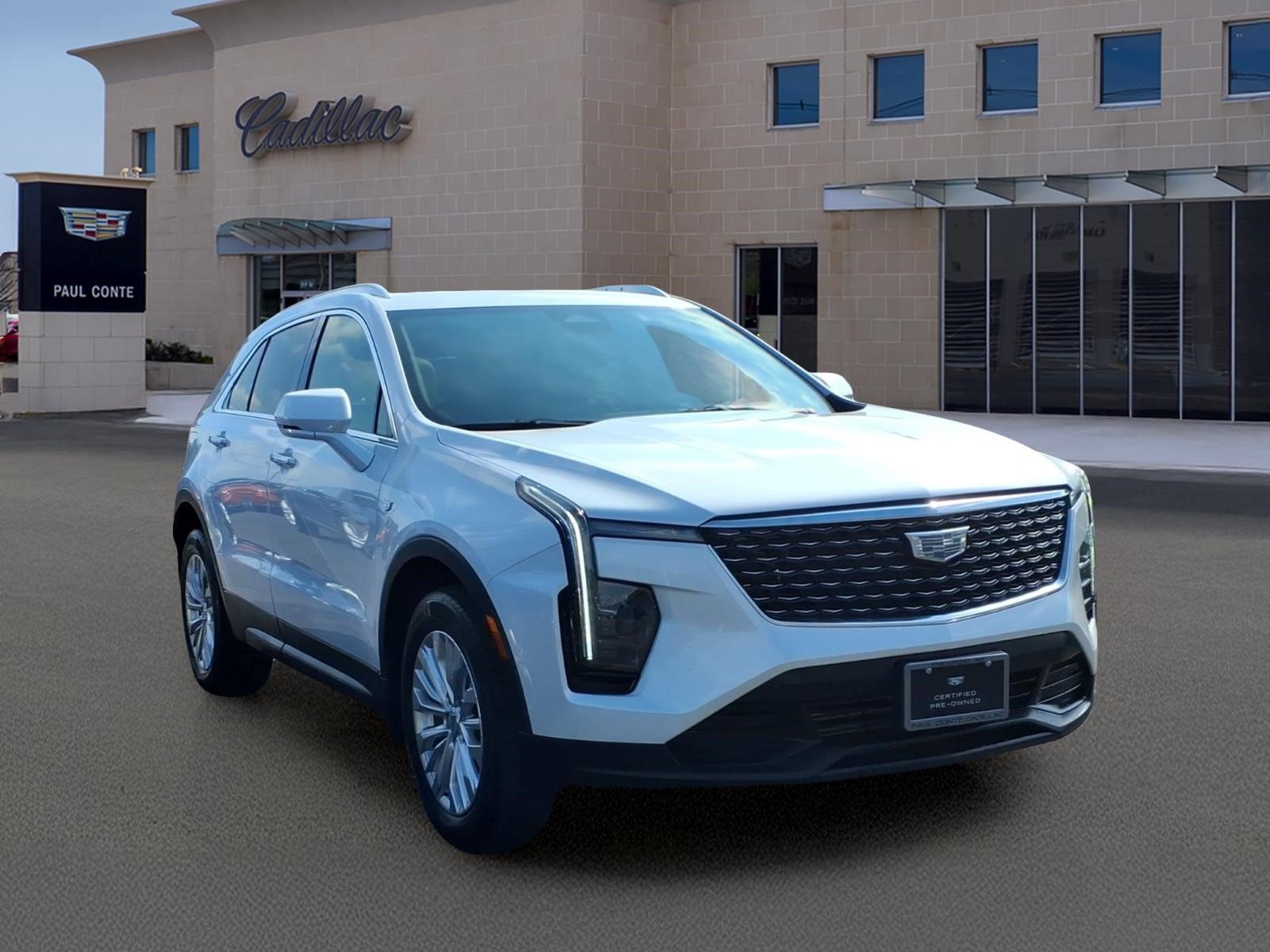Certified 2024 Cadillac XT4 Luxury w/ Cold Weather Package AWD/4WD image 3