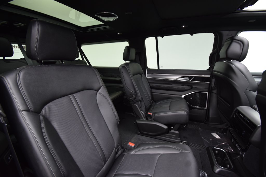 New 2026 Jeep Grand Wagoneer L Limited AWD/4WD image 20