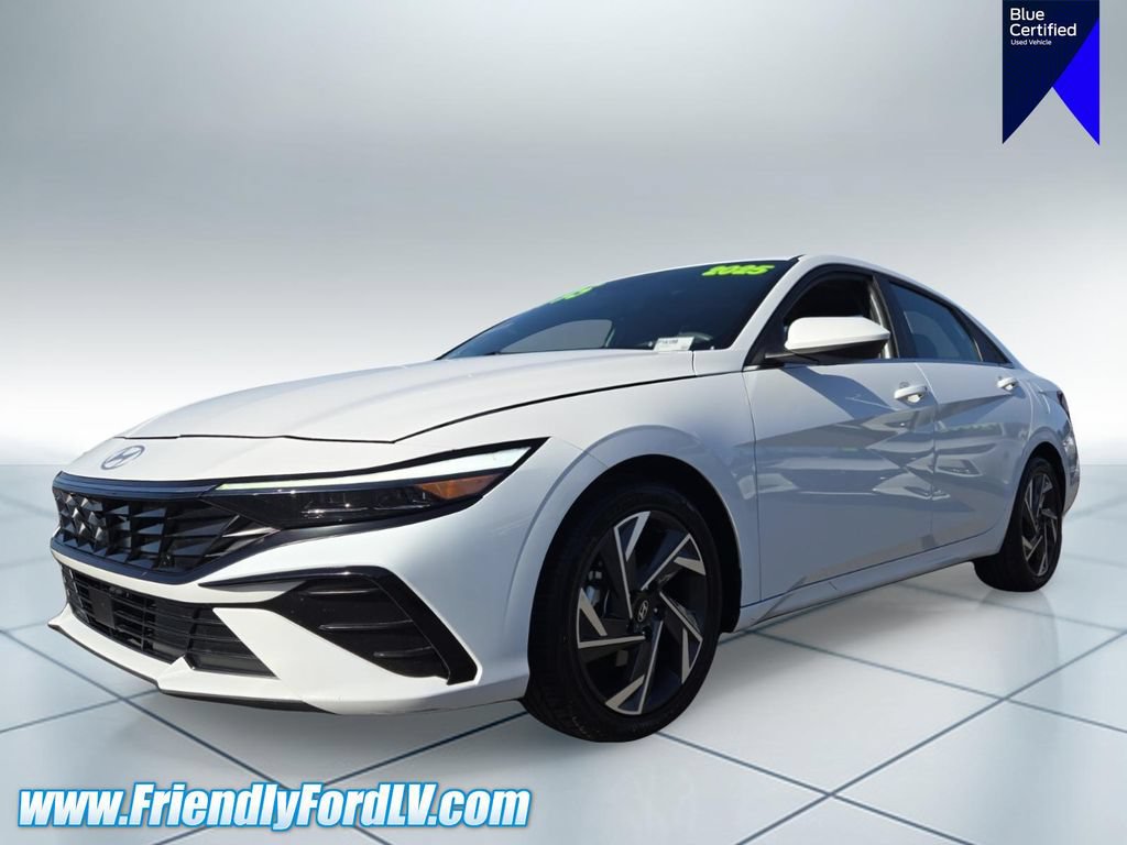 Used 2025 Hyundai Elantra SEL FWD image 2