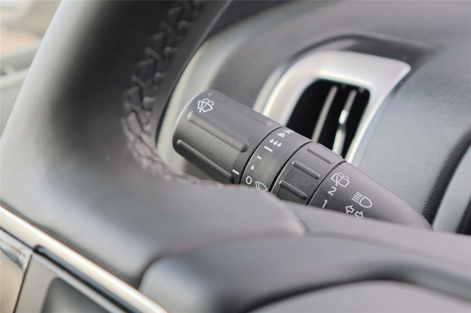 Used 2025 Ford Expedition Active image 17