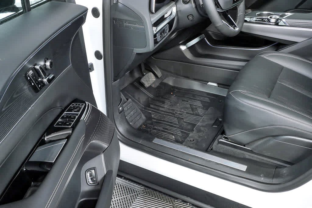 Certified 2025 Cadillac Lyriq Luxury w/ LPO, Floor Liner Package AWD/4WD image 7