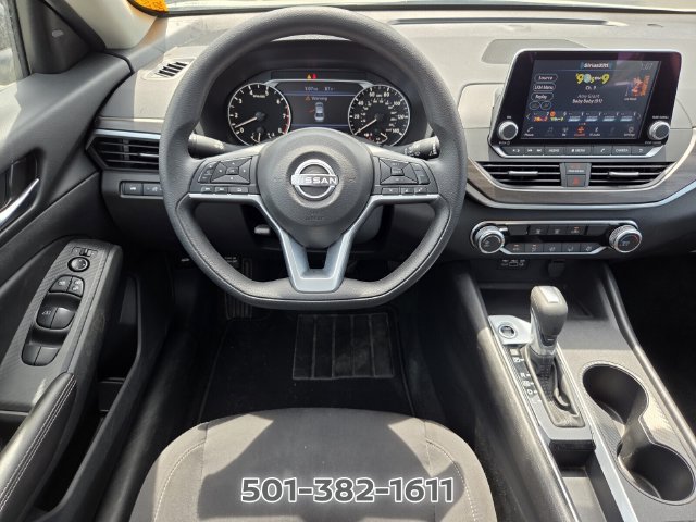 Used 2025 Nissan Altima 2.5 SV FWD image 13