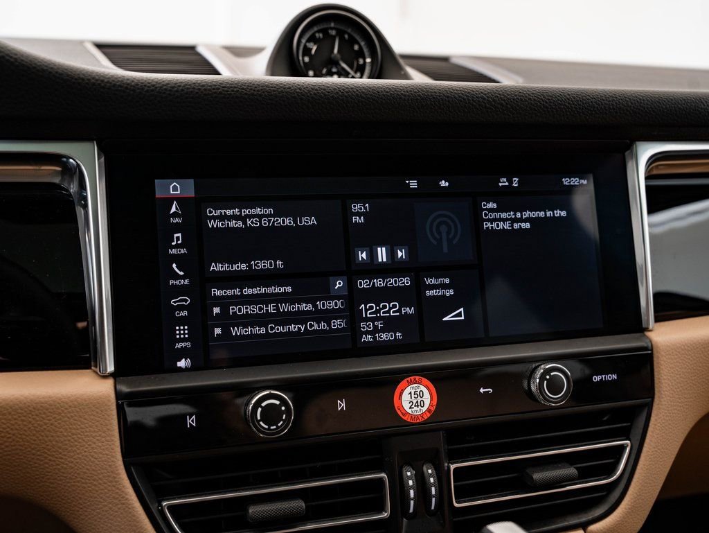 Certified 2025 Porsche Macan AWD/4WD image 32