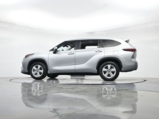 Used 2024 Toyota Highlander LE FWD image 38